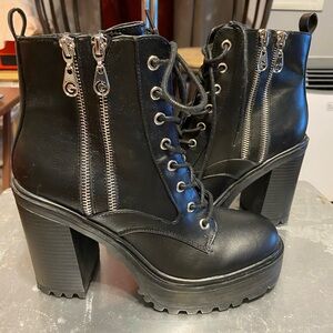 GBG Los Angeles Black Boots, size 8
